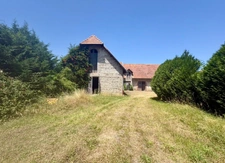 Tarbes – Propriété de caractère avec maison de 184 m² à rénover et près de 1 800 m² de bâtis