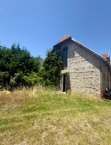Tarbes – Propriété de caractère avec maison de 184 m² à rénover et près de 1 800 m² de bâtis