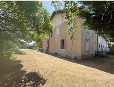 Tarbes – Propriété de caractère avec maison de 184 m² à rénover et près de 1 800 m² de bâtis