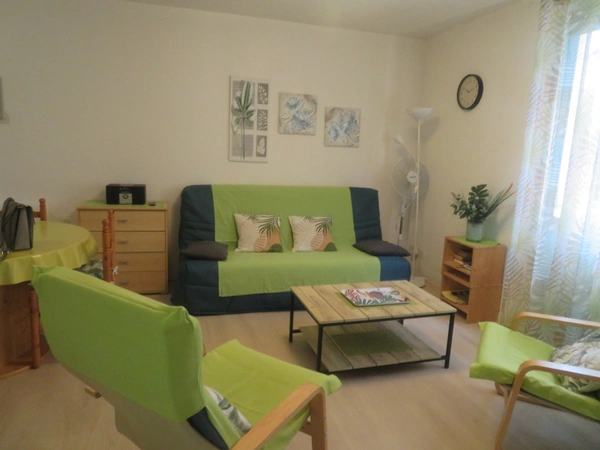 APPARTEMENT T1 de 48.50 m2, vendu meublé à  DIGNE LES BAINS (04)