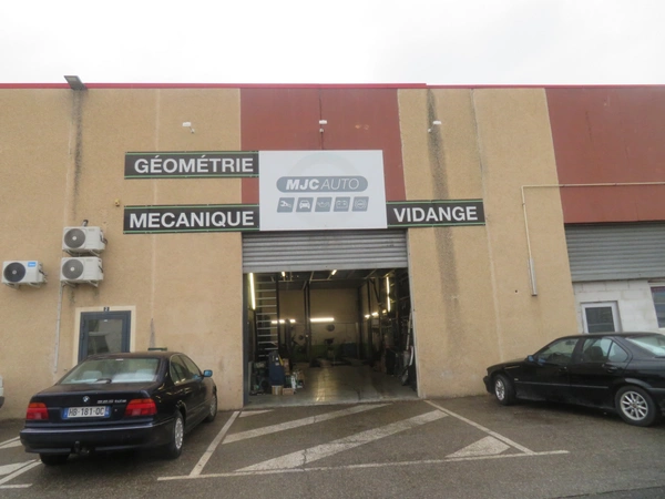 Fonds de GARAGE AUTOS, réparations et entretien toutes MARQUES  A vendre DIGNE LES BAINS (04)