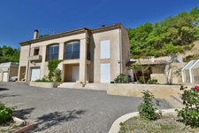 Maison bourgeoise avec piscine, vue dégagée et grand terrain CHAMPTERCIER (04)
