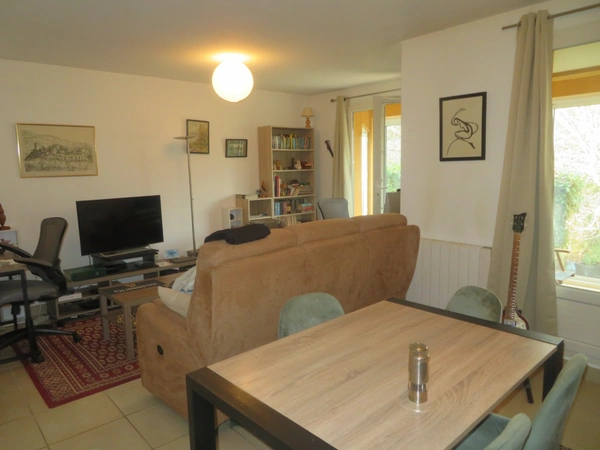 Belle MAISON sur 2 niveaux de 95 m3 à vendre centre ville de DIGNE LES BAINS (04)