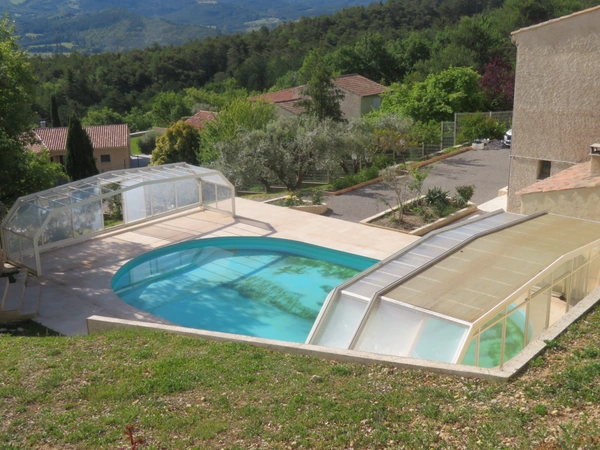 Maison bourgeoise avec piscine, vue dégagée et grand terrain CHAMPTERCIER (04)