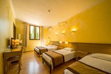 HOTEL RESTAURANT  à VENDRE à  MOUSTIERS SAINTE MARIE (04) HAUTE-PROVENCE - PARC DU VERDON