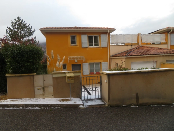 Belle MAISON sur 2 niveaux de 95 m3 à vendre centre ville de DIGNE LES BAINS (04)