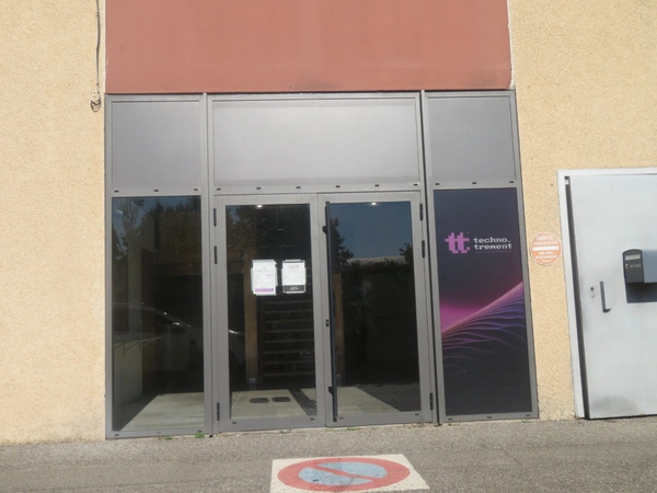 LOCAL commercial ou artisanal à LOUER DIGNE LES BAINS (04000) zone commerciale SAINT CHRISTOPHE