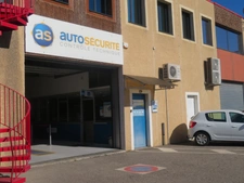 LOCAL commercial ou artisanal à LOUER DIGNE LES BAINS (04000) zone commerciale SAINT CHRISTOPHE