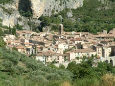 HOTEL RESTAURANT  à VENDRE à  MOUSTIERS SAINTE MARIE (04) HAUTE-PROVENCE - PARC DU VERDON