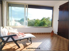 DIGNE-LES-BAINS 04000 A VENDRE Maison traditionnelle avec 2 appartements, terrain plat et clos, garage et cave