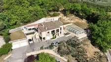 Maison bourgeoise avec piscine, vue dégagée et grand terrain CHAMPTERCIER (04)