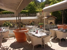 HOTEL RESTAURANT  à VENDRE à  MOUSTIERS SAINTE MARIE (04) HAUTE-PROVENCE - PARC DU VERDON