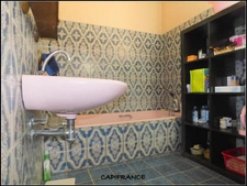 DIGNE-LES-BAINS 04000 A VENDRE Maison traditionnelle avec 2 appartements, terrain plat et clos, garage et cave