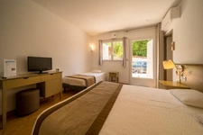 HOTEL RESTAURANT  à VENDRE à  MOUSTIERS SAINTE MARIE (04) HAUTE-PROVENCE - PARC DU VERDON