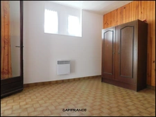 DIGNE-LES-BAINS 04000 A VENDRE Maison traditionnelle avec 2 appartements, terrain plat et clos, garage et cave
