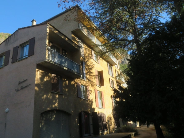 APPARTEMENT T1 de 48.50 m2, vendu meublé à  DIGNE LES BAINS (04)