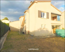 DIGNE-LES-BAINS 04000 A VENDRE Maison traditionnelle avec 2 appartements, terrain plat et clos, garage et cave