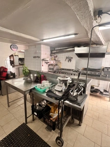 PIZZERIA au feu de bois/RESTAURANT au coeur du centre ville de RIEZ LA ROMAINE (04), PAYS du VERDON