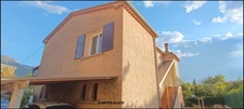 DIGNE-LES-BAINS 04000 A VENDRE Maison traditionnelle avec 2 appartements, terrain plat et clos, garage et cave