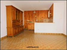 DIGNE-LES-BAINS 04000 A VENDRE Maison traditionnelle avec 2 appartements, terrain plat et clos, garage et cave