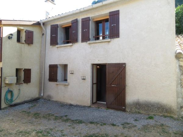 MASION jumelée sur 2 niveaux de 68 m2 à VENDRE à MAJASTRES (04270)