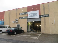 Fonds de GARAGE AUTOS, réparations et entretien toutes MARQUES  A vendre DIGNE LES BAINS (04)
