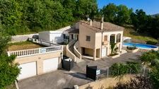 Maison bourgeoise avec piscine, vue dégagée et grand terrain CHAMPTERCIER (04)