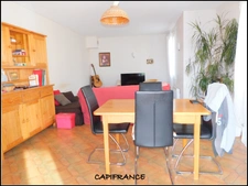 DIGNE-LES-BAINS 04000 A VENDRE Maison traditionnelle avec 2 appartements, terrain plat et clos, garage et cave