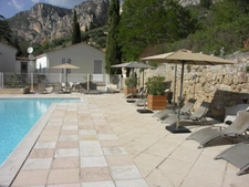 HOTEL RESTAURANT  à VENDRE à  MOUSTIERS SAINTE MARIE (04) HAUTE-PROVENCE - PARC DU VERDON