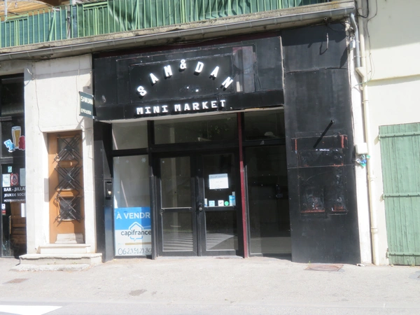 Dpt Alpes de Haute Provence (04), à vendre DIGNE LES BAINS  MURS d'un  Local commercial 