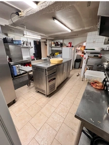 PIZZERIA au feu de bois/RESTAURANT au coeur du centre ville de RIEZ LA ROMAINE (04), PAYS du VERDON