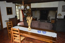 propriété avec deux maisons et vastes parcelles de terrain