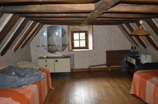 propriété avec deux maisons et vastes parcelles de terrain