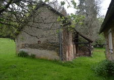 propriété avec deux maisons et vastes parcelles de terrain