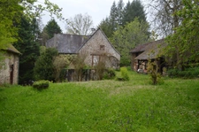 propriété avec deux maisons et vastes parcelles de terrain