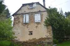 propriété avec deux maisons et vastes parcelles de terrain
