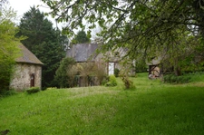 propriété avec deux maisons et vastes parcelles de terrain