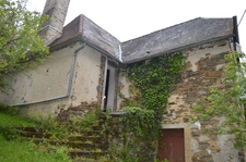 propriété avec deux maisons et vastes parcelles de terrain