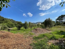 PEGOMAS, Terrain de 9 720,00 m² avec lots d'habitation et lots commerciaux loués