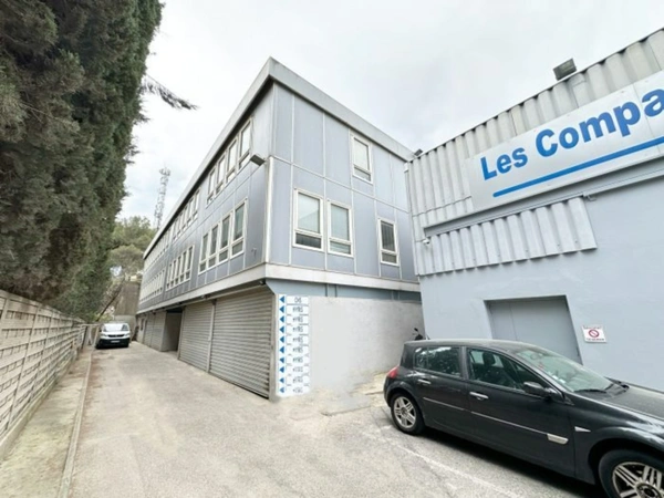 LE CANNET CANEOPOLE proche accès A8 entrepots et bureaux 642 m2