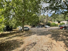 PEGOMAS, Terrain de 9 720,00 m² avec lots d'habitation et lots commerciaux loués