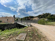 PEGOMAS, Terrain de 9 720,00 m² avec lots d'habitation et lots commerciaux loués