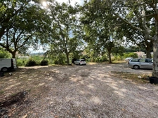 PEGOMAS, Terrain de 9 720,00 m² avec lots d'habitation et lots commerciaux loués