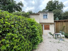 PEGOMAS, Terrain de 9 720,00 m² avec lots d'habitation et lots commerciaux loués