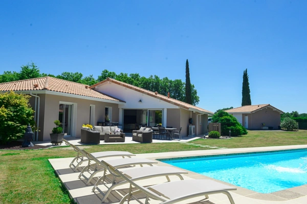 MAISON CONTEMPORAINE HAUT DE GAMME 203M2 AVEC PISCINE CHAUFFÉE ET DOUBLE GARAGE