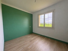 MAISON CONTEMPORAINE DE PLAIN-PIED AVEC DEPENDANCES SUR PLUS DE 1 HECTARE AVEC VUE PYRENEES 