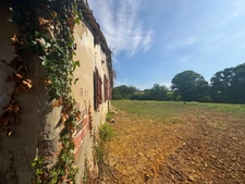 Maison à rénover avec dépendances et 16 870m2 de terrain Proche de AIRE SUR L'ADOUR (40)