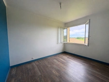 MAISON CONTEMPORAINE DE PLAIN-PIED AVEC DEPENDANCES SUR PLUS DE 1 HECTARE AVEC VUE PYRENEES 