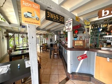 ENSEMBLE IMMOBILIER AVEC RESTAURANT, DEUX APPARTEMENTS, UN PARKING