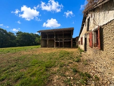 Maison à rénover avec dépendances et 16 870m2 de terrain Proche de AIRE SUR L'ADOUR (40)